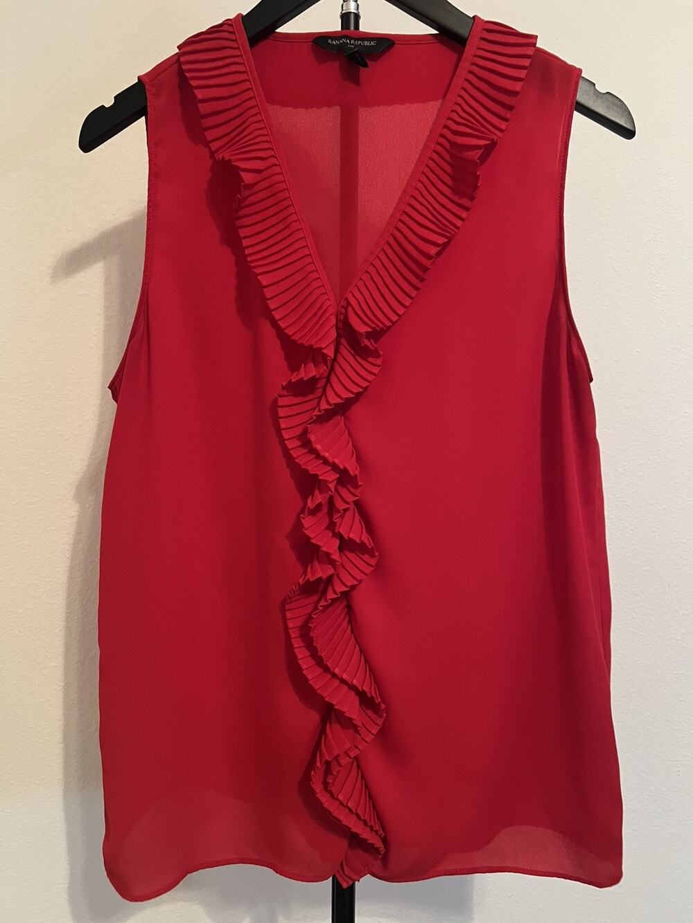 Banana Republic Women’s Red Ruffle Sleeveless Top V- Neck Sz Medium